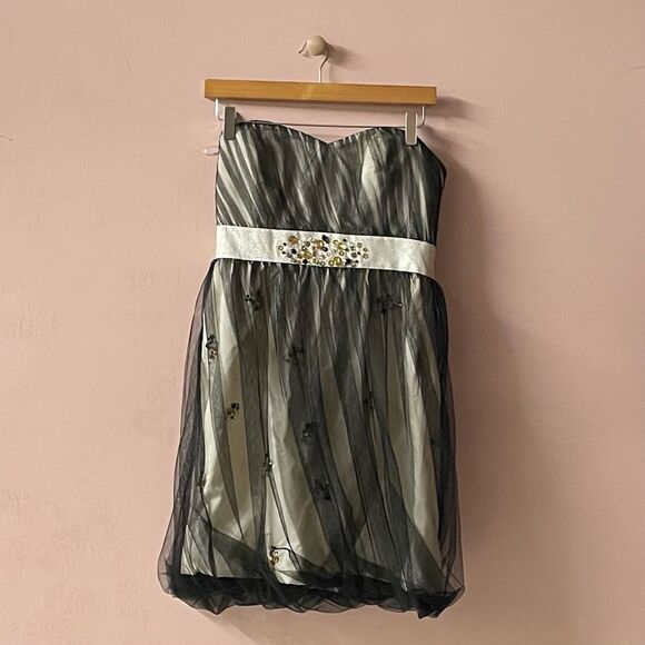 Phoebe Couture Bejeweled Tulle Overlay Strapless Formal Mini Dress NWT Size 8 - Picture 1 of 15